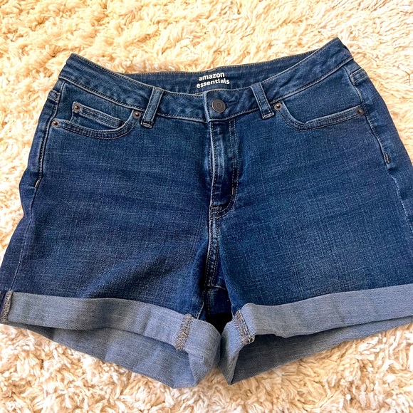 💎Cutest denim shorts ever, I swear! Have size 2 and they fit tight ,flattering! - Picture 4 of 6